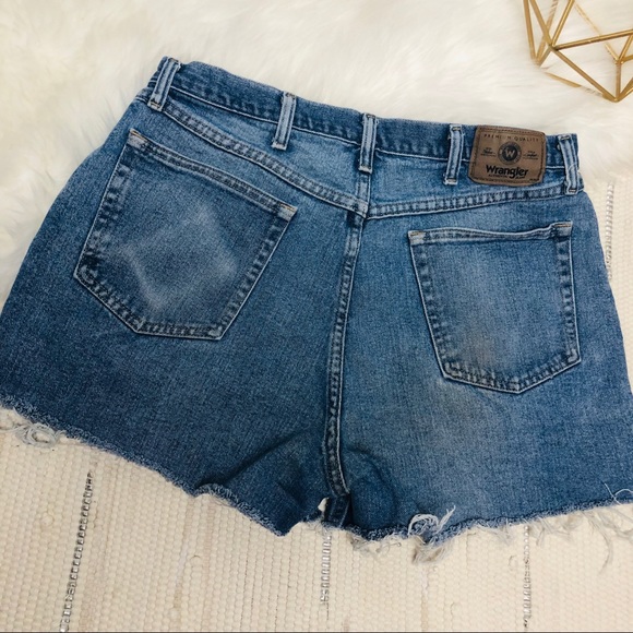 Vintage wrangler high waisted distressed shorts - Picture 3 of 5